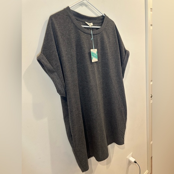 Umgee Charcoal Short Sleeve Tee - Picture 3 of 5